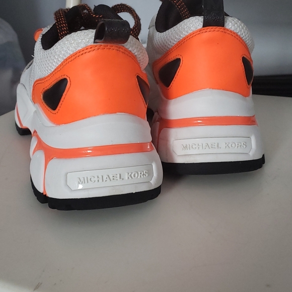 Michael Kors - Picture 3 of 4